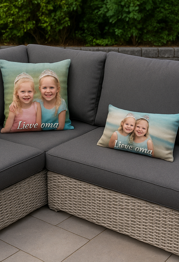 <h2>‘‘Geniet jaren van dit originele cadeau, <br/>verkrijgbaar in binnen en buitenkussens’’</h2><h4>⭐⭐⭐⭐⭐<br/></h4><p>Avirano <br/></p>